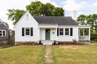Building Photo - 2313 Sunset Pl