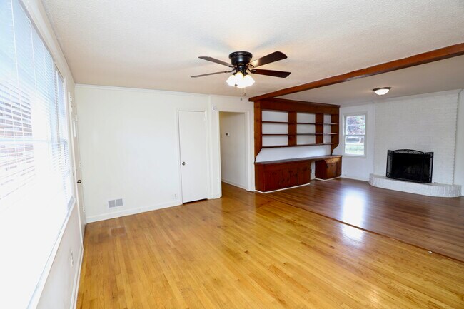 Building Photo - 1912 Dominion Dr