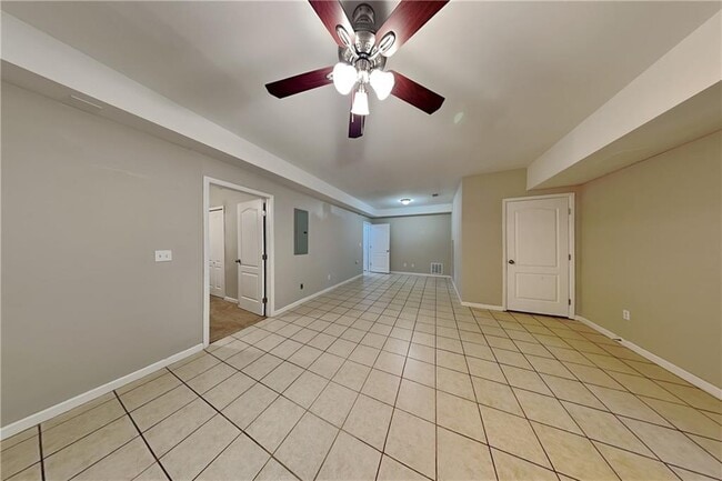 Building Photo - 132 Hickory View Ln