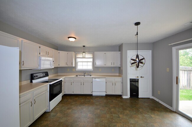 Building Photo - 9610 Claymore Dr