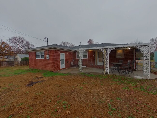 Building Photo - 3534 W 11th St N