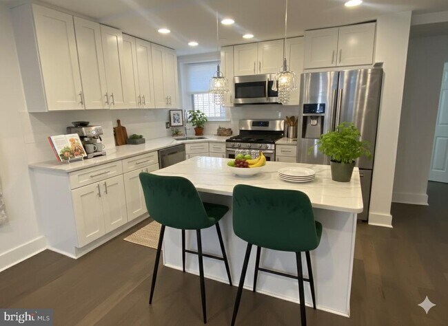 Building Photo - 1820 Clydesdale Pl NW