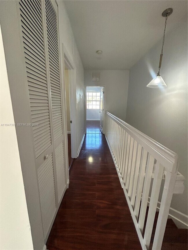 Building Photo - 1575 NE 33rd Ave