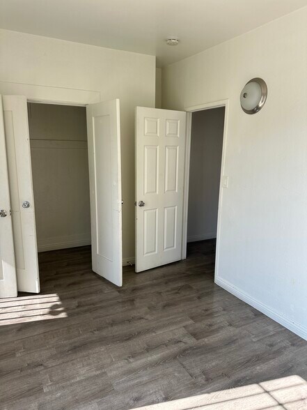 Building Photo - 125 E 16th St