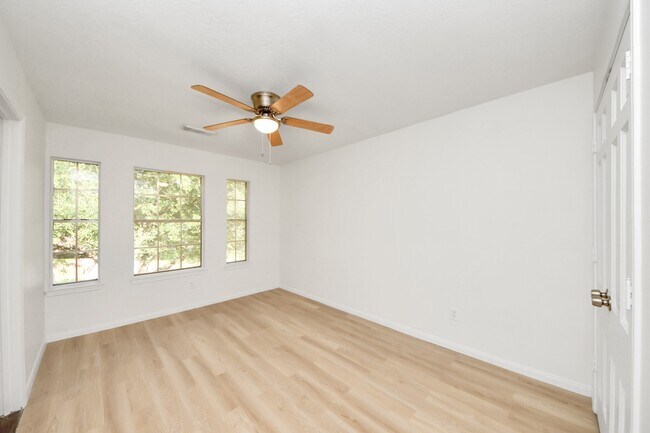 Building Photo - 3046 Texas Oak Dr