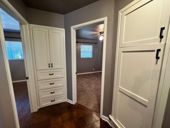 Building Photo - Fully Remodeled 3-bed 1-bath House Availab...