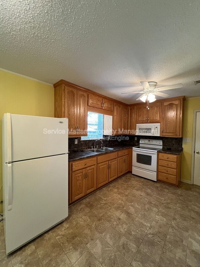 Building Photo - 3227 Fresno Ave