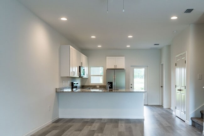 Building Photo - 5347 Vista Lago Dr