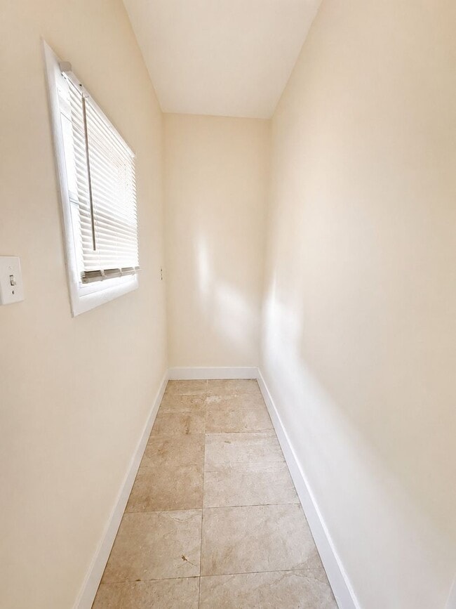 Building Photo - 3104 Hartville St