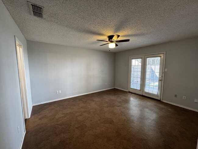 Building Photo - Duplex Across The Street From Park & Minut...
