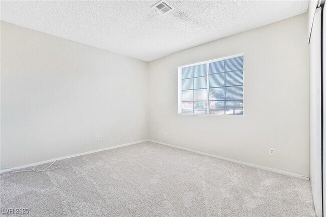 Building Photo - 2685 Jennydiane Dr