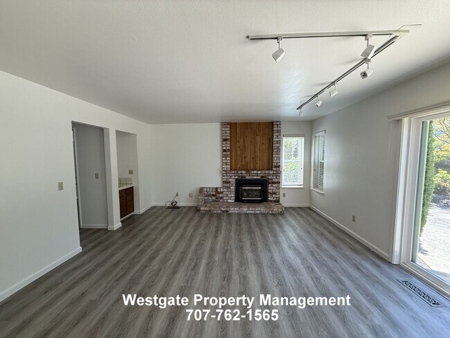 Building Photo - 1604 Cerro Sonoma Cir