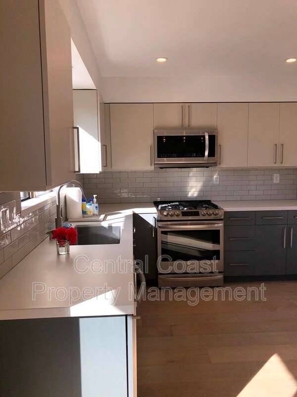 Building Photo - 3850 Rio Rd