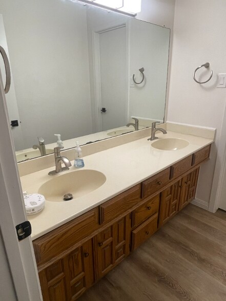 Building Photo - 3359 Lanarc Dr