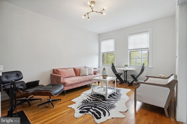 Building Photo - 18 9th St NE