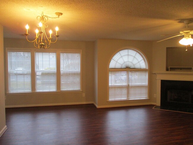 Building Photo - Main Level Condo near Wake Forest Universi...