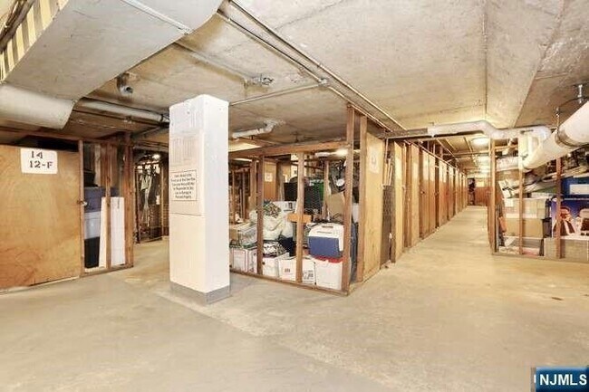 Building Photo - 301 Beech St