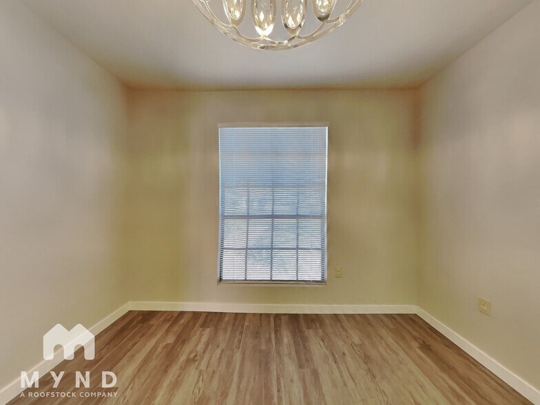 Building Photo - 634 N Quartz St