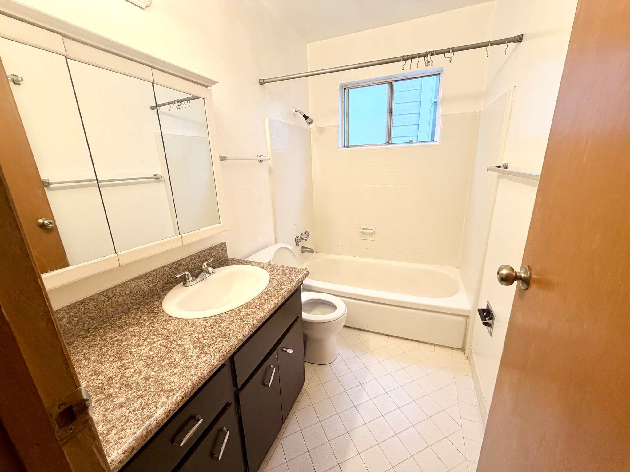 Building Photo - 1822 Francisco St