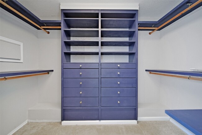 Building Photo - 5802 Spring Sunrise Dr