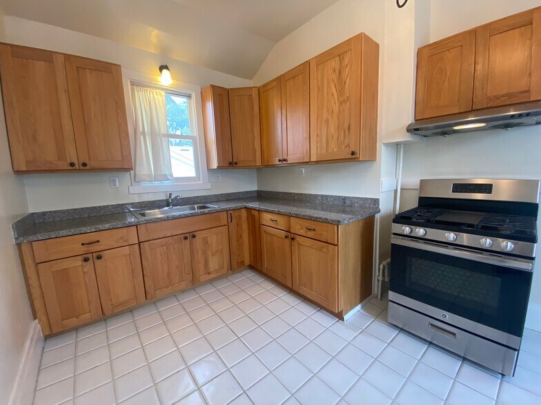 Building Photo - 1626 Santa Clara Ave