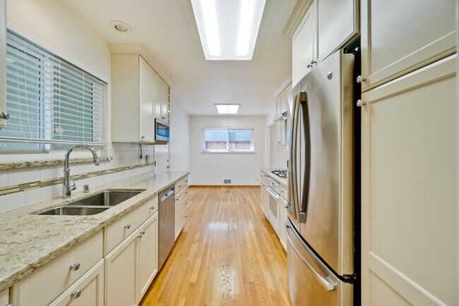 Building Photo - 5097 Forest Glen Dr