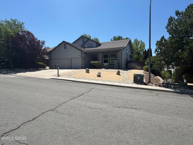 Building Photo - 1665 Southview Dr
