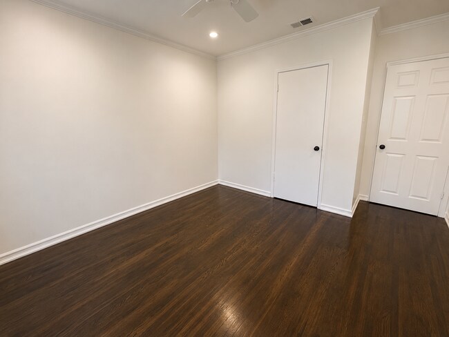 Building Photo - Beautiful Home with Solar, Central A/C, Private Yard & Garage