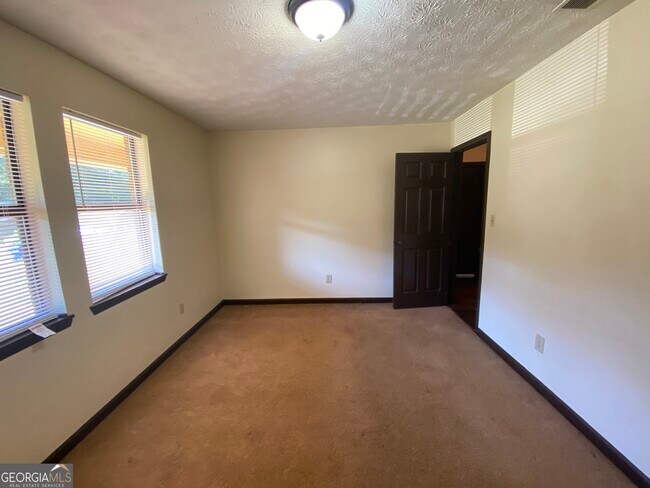 Building Photo - 129 Tanglewood Dr
