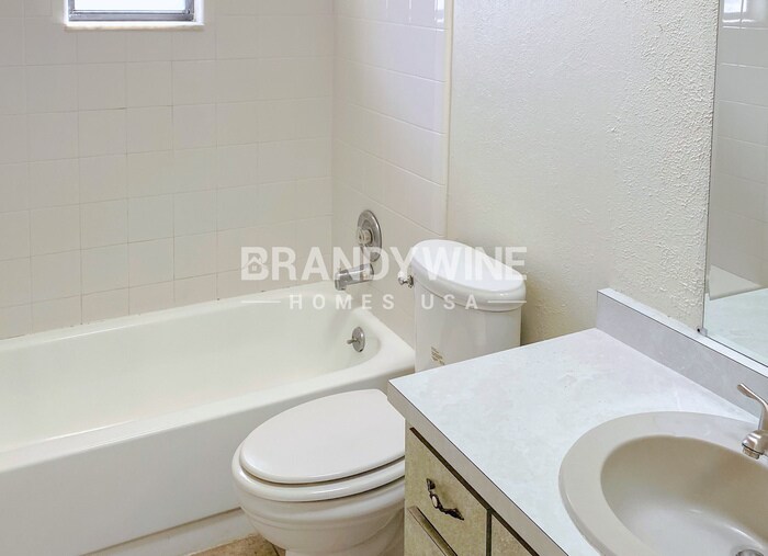 Building Photo - 817 Hemlock Terrace