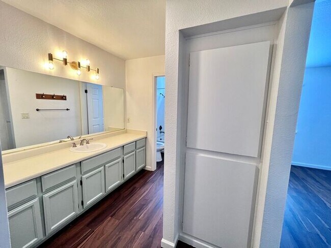 Building Photo - 7534 Whimbleton Way