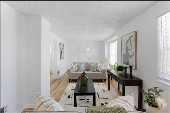 Building Photo - Updated South Omaha Home with Oversized Ga...