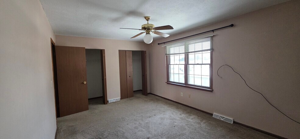 Building Photo - 5635 London Dr