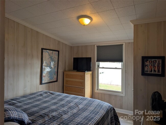 Building Photo - 187 Commodore Loop