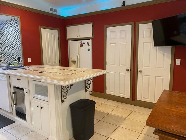 Building Photo - 1256 Chambers Rd