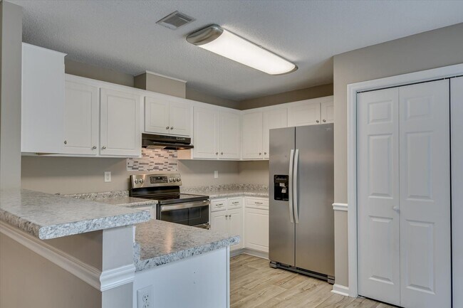 Building Photo - 2719 Davis Mill Rd