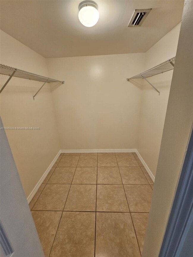 Building Photo - 15027 Coconut Ct