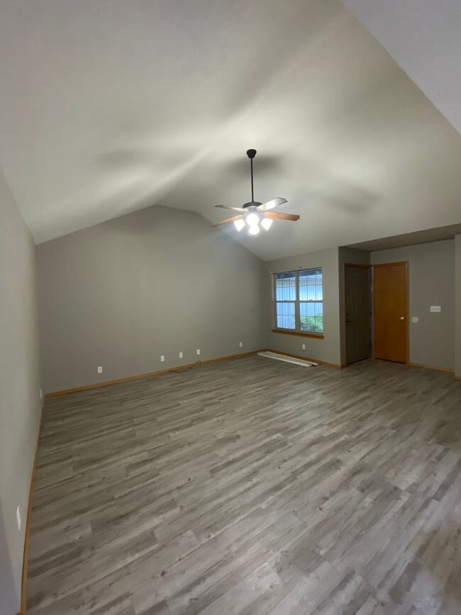 Building Photo - Clifton Duplex