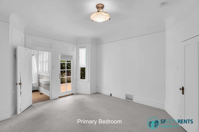 Building Photo - Sun-filled Presidio Heights Residence w/ Private Deck, Hot Tub & Garage Parking