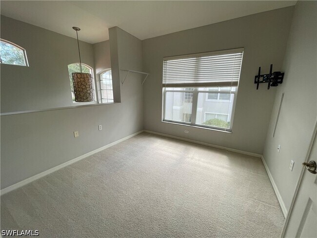 Building Photo - 1945 Crestview Way