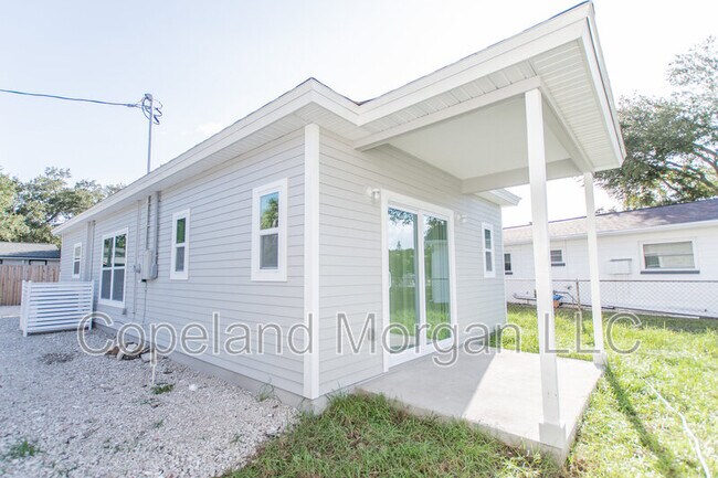 Building Photo - 3720 Iris St N