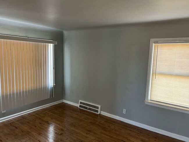 Building Photo - 2669 Electric- 3 BEDS & 2 BATH FOR RENT!