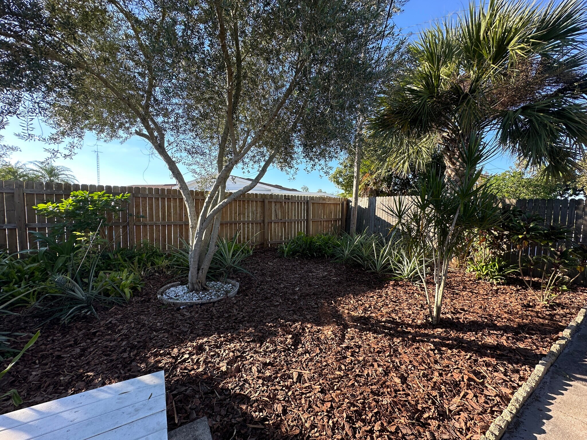 Building Photo - 6524 Voltaire Dr