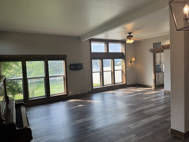 Building Photo - 3171 Horse Thief Dr