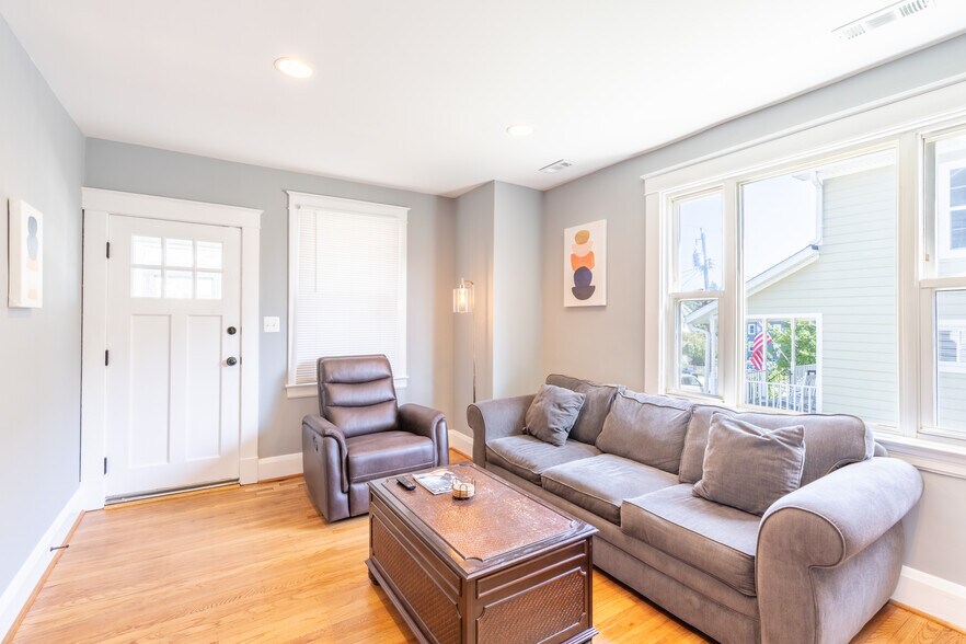 Primary Photo - 1263 Poplar Ave