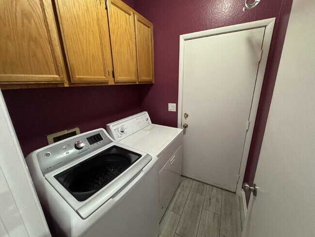 Building Photo - 4615 Split Rock Dr
