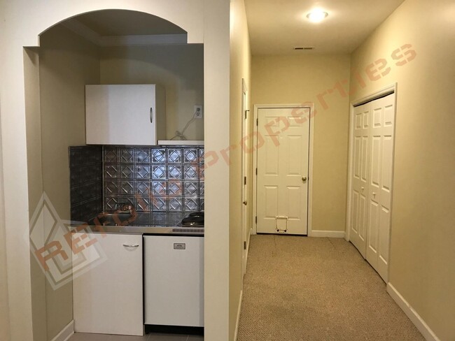 Building Photo - Wonderful 3BD 4 BA 1 Car-Garage End Unit T...