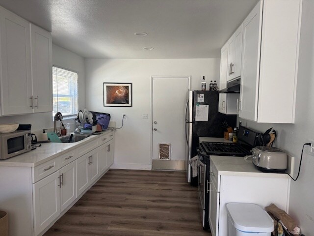 Kitchen Area - 2733 Harbor Blvd