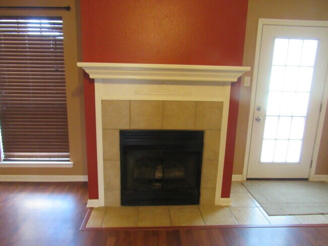 Building Photo - Contact Peggy 501 676 1758 Pets ok with approval