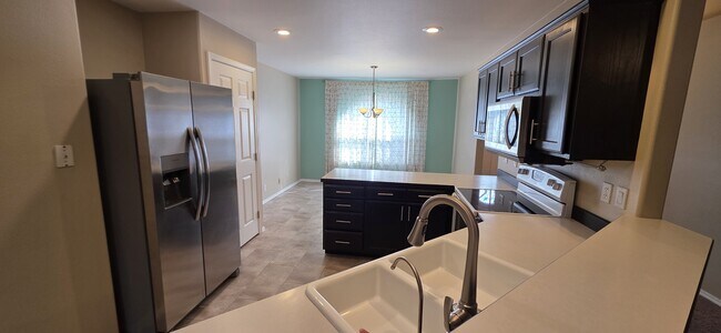 Building Photo - 1123 N Watson Way